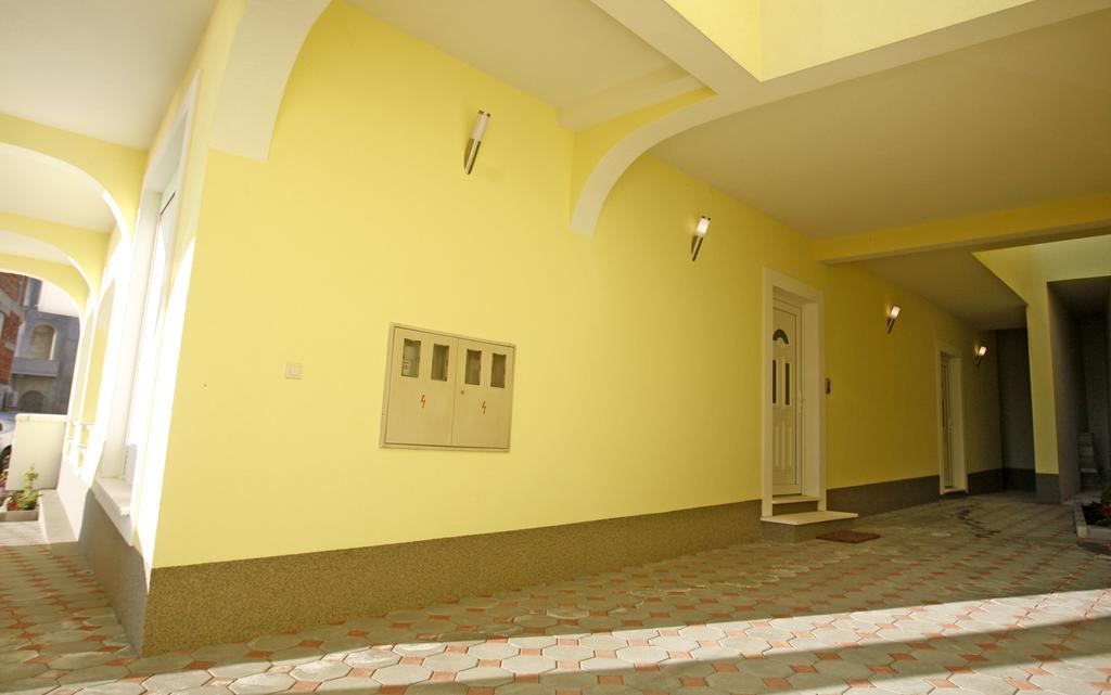 Apartments Rubic Оміш Екстер'єр фото