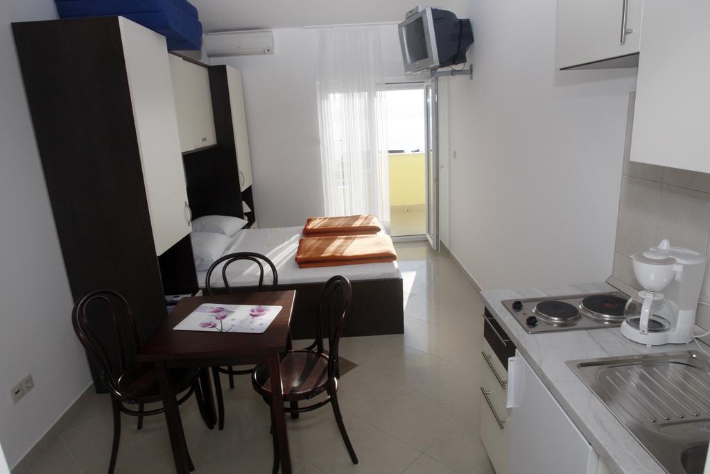 Apartments Rubic Оміш Екстер'єр фото