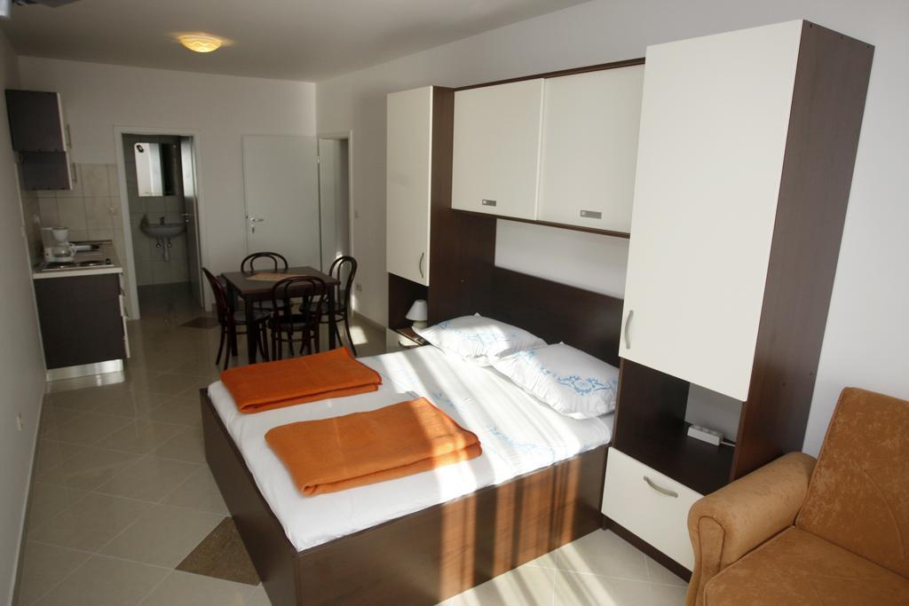 Apartments Rubic Оміш Екстер'єр фото